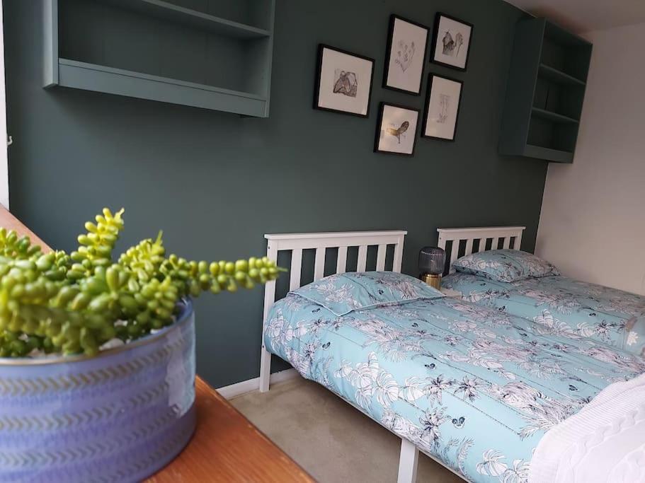 2 Bed Flat, Bounds Green, Piccadilly Line, London N11 Экстерьер фото