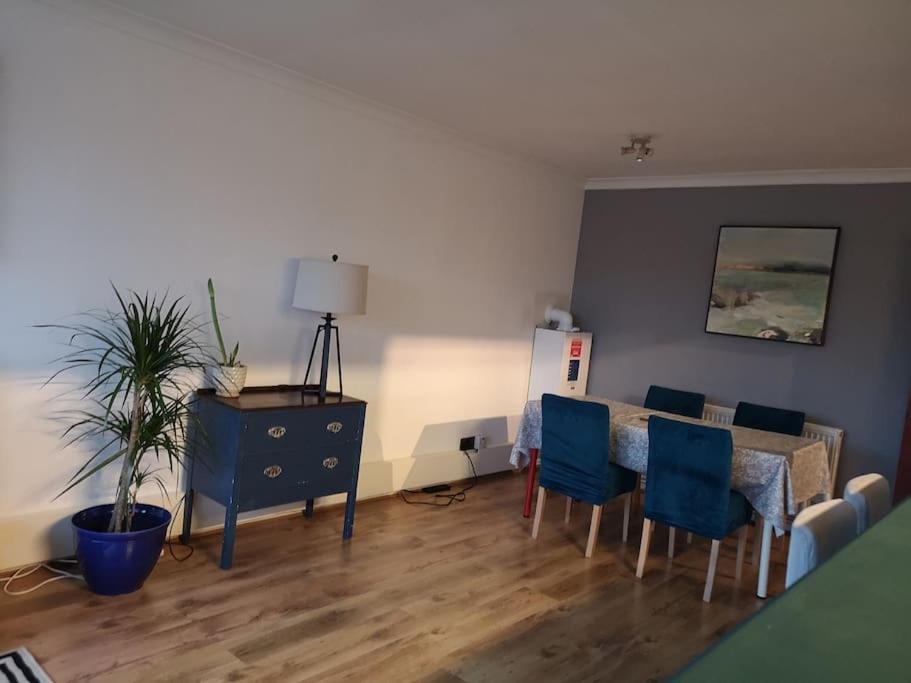 2 Bed Flat, Bounds Green, Piccadilly Line, London N11 Экстерьер фото