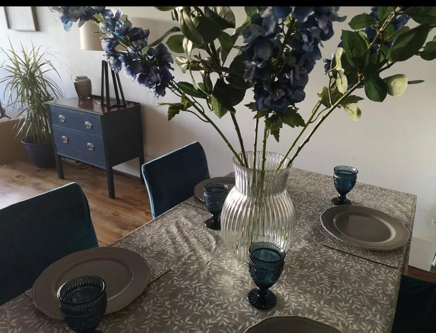 2 Bed Flat, Bounds Green, Piccadilly Line, London N11 Экстерьер фото