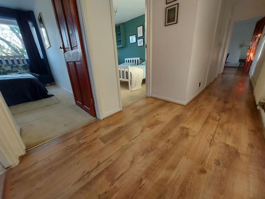 2 Bed Flat, Bounds Green, Piccadilly Line, London N11 Экстерьер фото