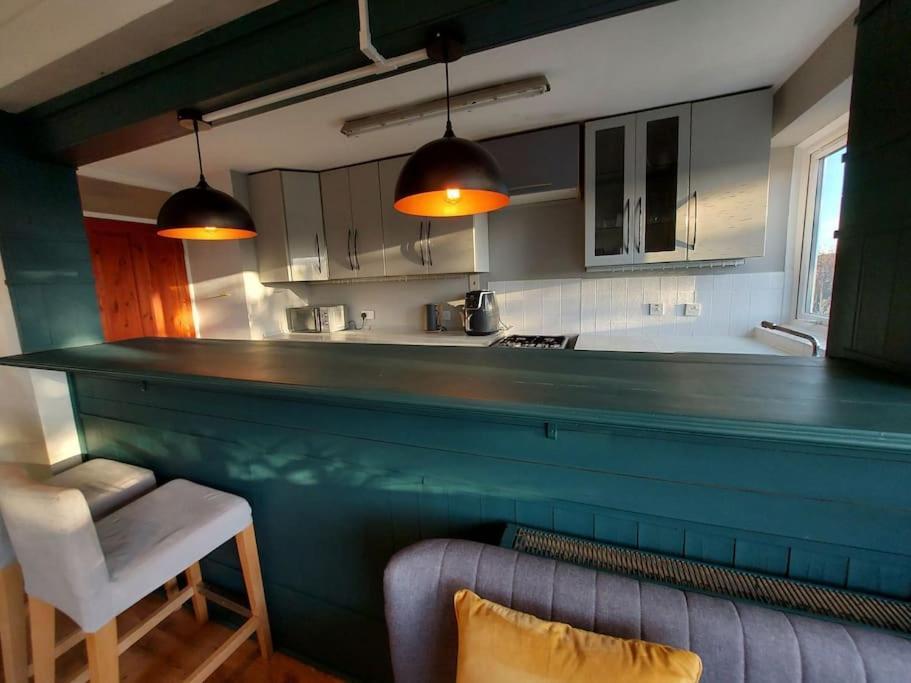 2 Bed Flat, Bounds Green, Piccadilly Line, London N11 Экстерьер фото