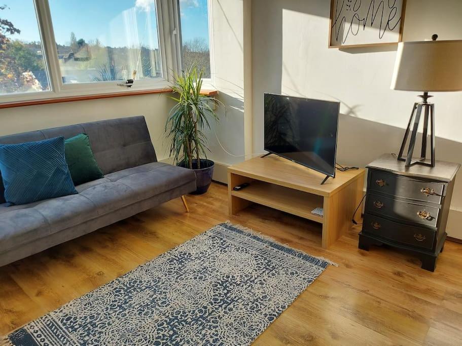2 Bed Flat, Bounds Green, Piccadilly Line, London N11 Экстерьер фото