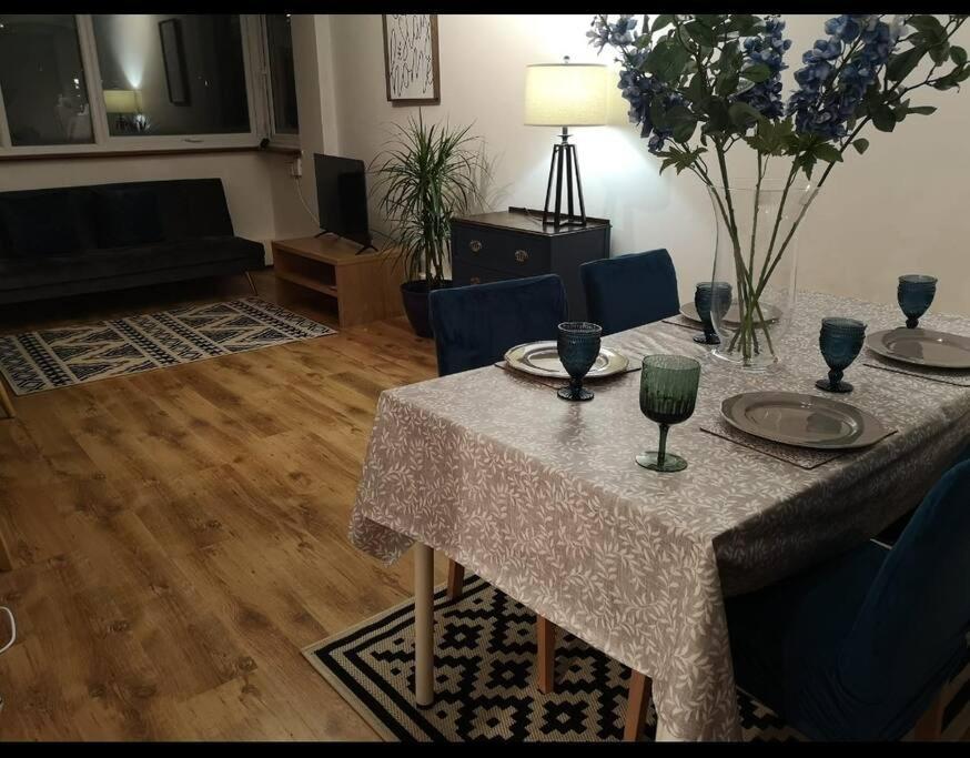2 Bed Flat, Bounds Green, Piccadilly Line, London N11 Экстерьер фото