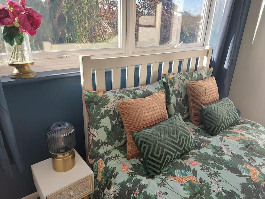 2 Bed Flat, Bounds Green, Piccadilly Line, London N11 Экстерьер фото