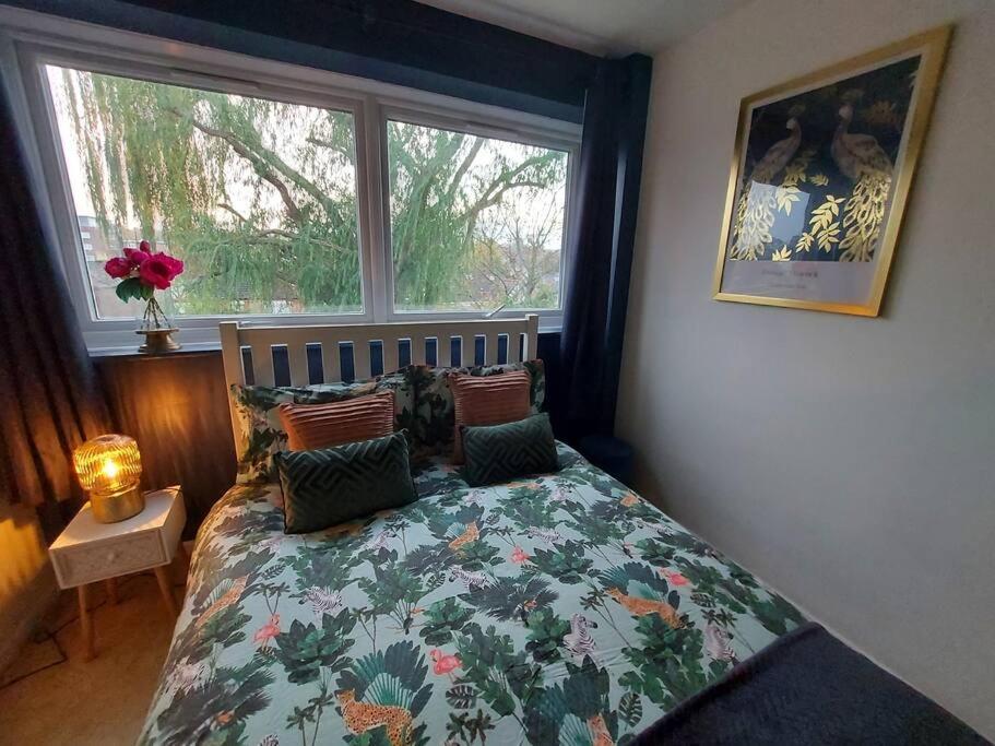 2 Bed Flat, Bounds Green, Piccadilly Line, London N11 Экстерьер фото